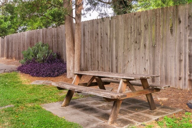 Building Photo - 918 McAlway Rd