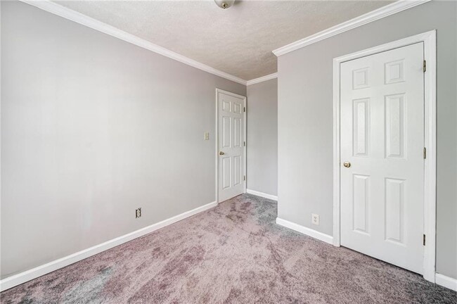 Building Photo - 2053 White Oak Cir
