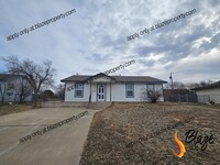 Building Photo - Spacious 3-Bedroom Home with Large Backyard