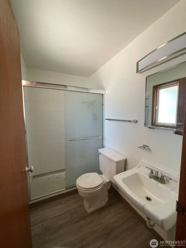 Building Photo - 511 Castle Dr