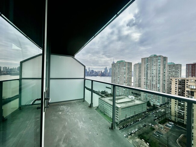 Building Photo - 20 Newport Pkwy