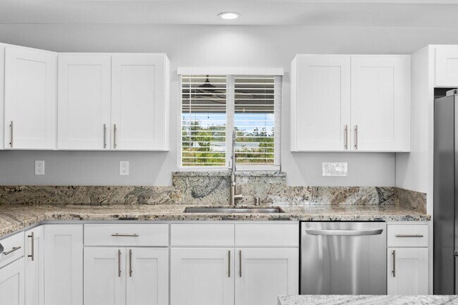 Building Photo - Move-In Ready, 3-Bedroom Fully Furnished Retreat with 3 Bathroom in Keaau Paradise!"