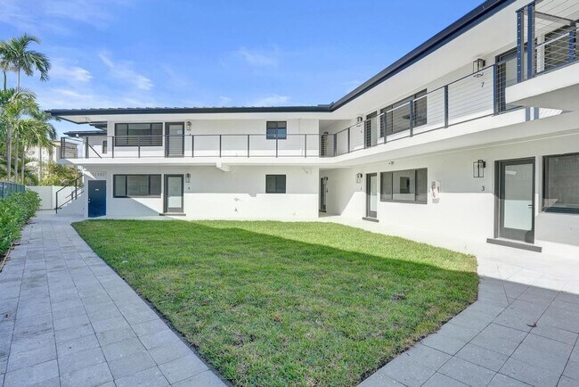 Building Photo - 840 SE 22nd Ave