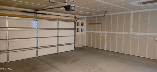 Building Photo - 701 Dylan Ct