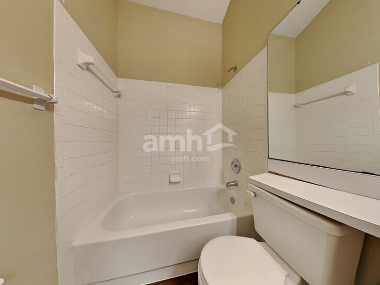 Building Photo - 2315 Kenwick Dr