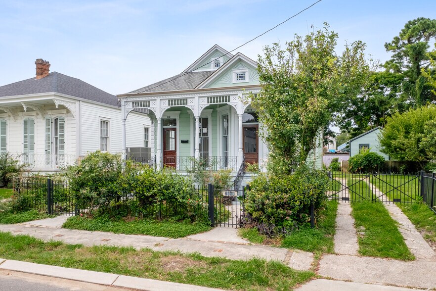Building Photo - 2642 Lepage St