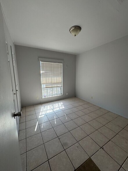 Building Photo - 9131 Port Hudson Dr