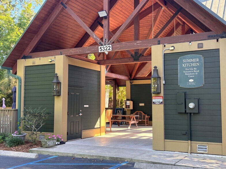 Building Photo - 8351 Child's Cove