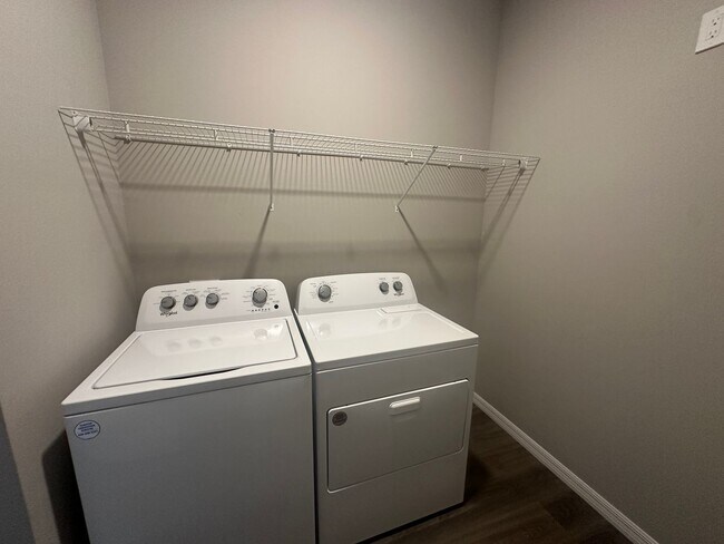 Building Photo - AVAILABLE MID APRIL- 4 Bedroom 2 bathroom 3 Car Garage NE Cape Coral Home with Screened Lania