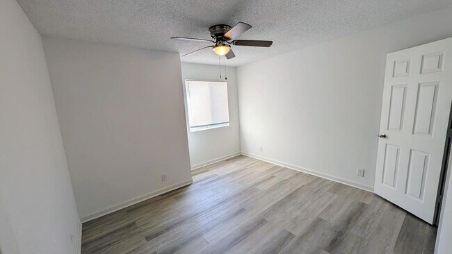 Building Photo - 910 Brett Dr