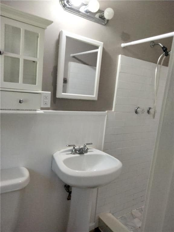 Building Photo - 1914 Shalimar Dr NE