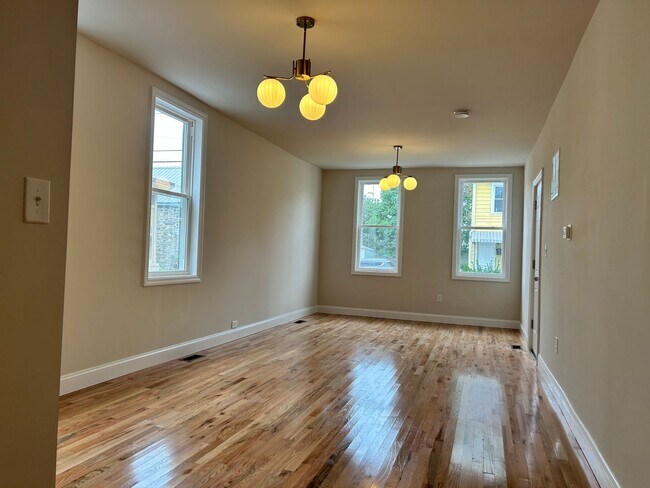 Building Photo - 414-416-416 Ridgeway St