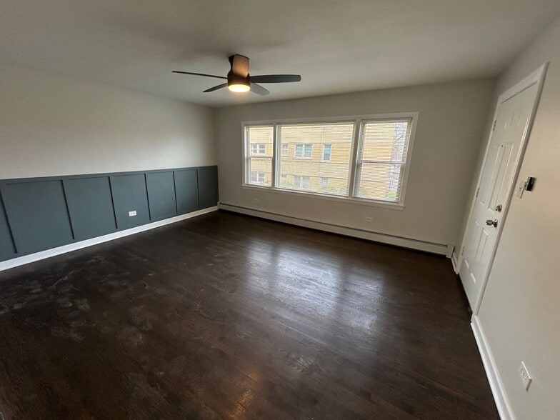 Building Photo - 7810 S Escanaba Ave