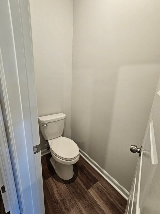 Building Photo - Waterfall Villages - 5 Bedroom- 2.5 Bath