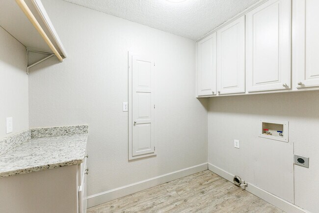 Building Photo - 9603 Orlando Ave