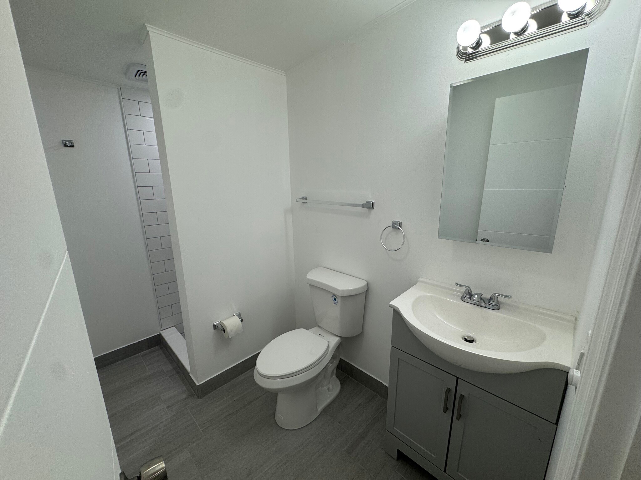 newly renovated bathroom - 2210 Thomas St