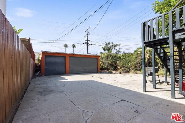 Building Photo - 1137 Meadowbrook Ave
