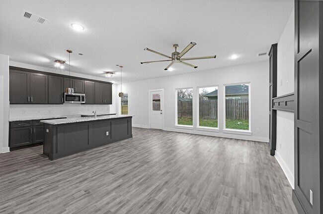 Building Photo - 4675 Bellfort Ave