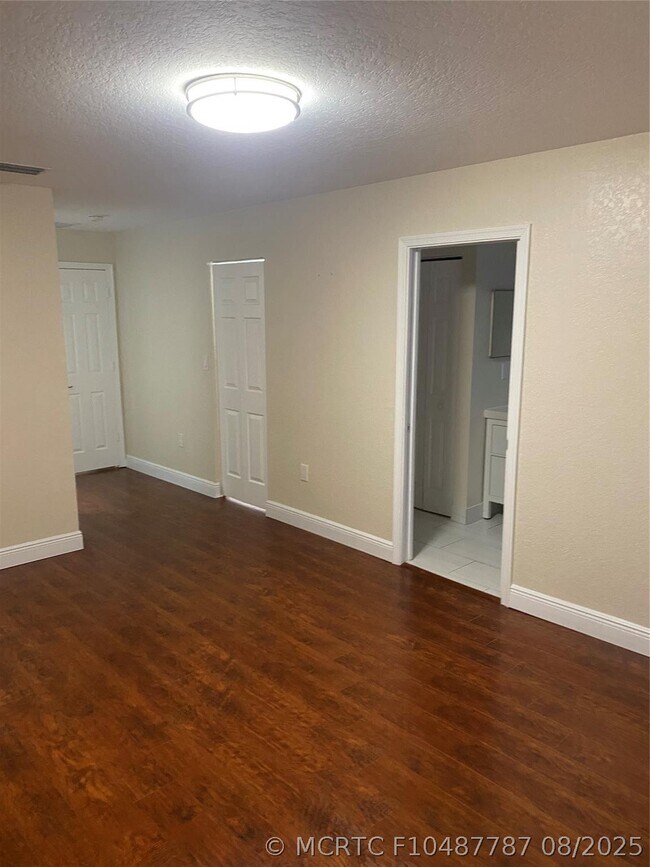 Building Photo - 6300 Landings Way