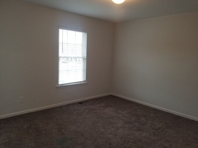 Building Photo - 108 Squire Cir