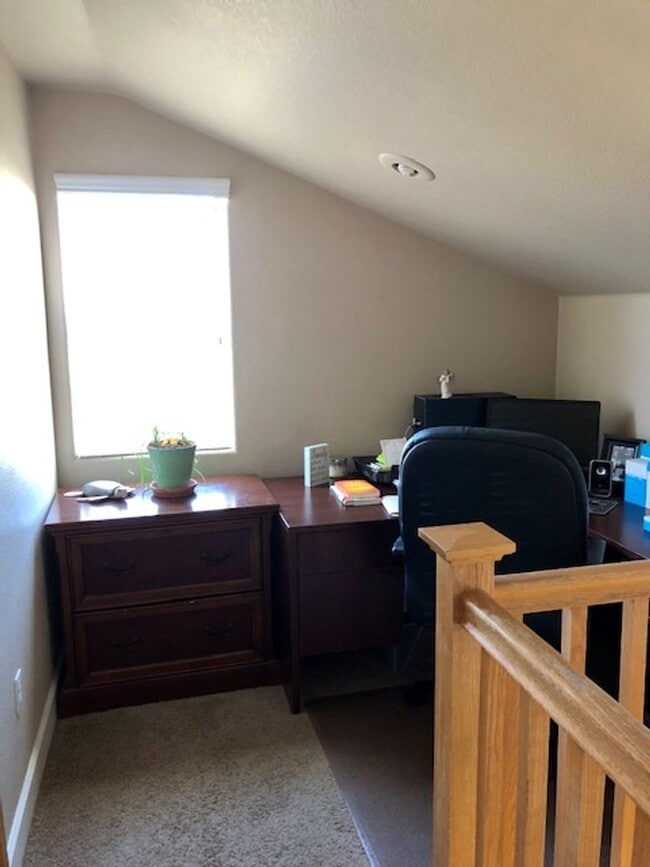 Building Photo - Great Gated Community Near Strip !!!!