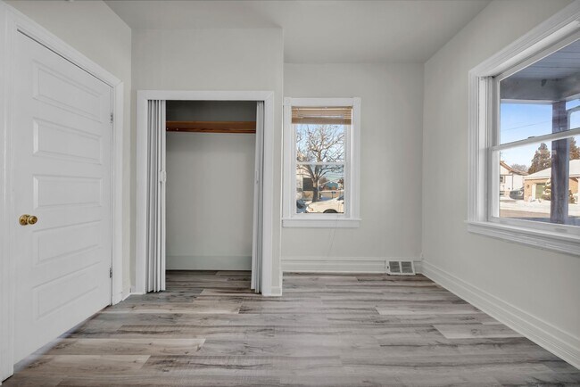 Building Photo - 520-530 Washington St