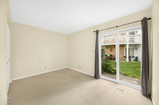 Building Photo - Buffalo Grove Condo available NOW!