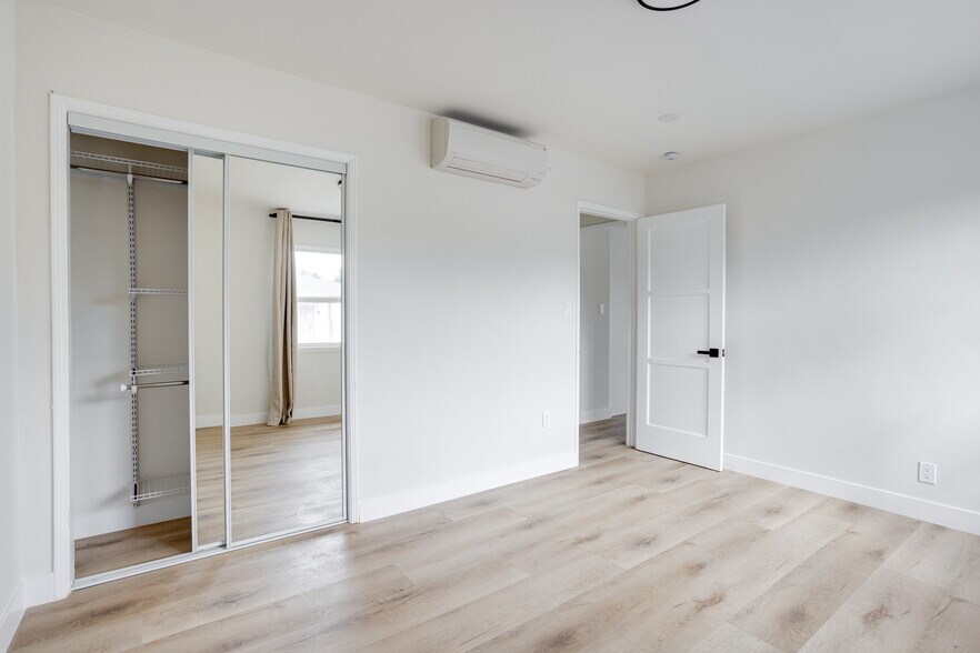 Building Photo - 617 N Rosemary Ln