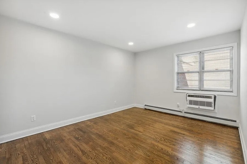 Building Photo - 314 Oakwood Ave