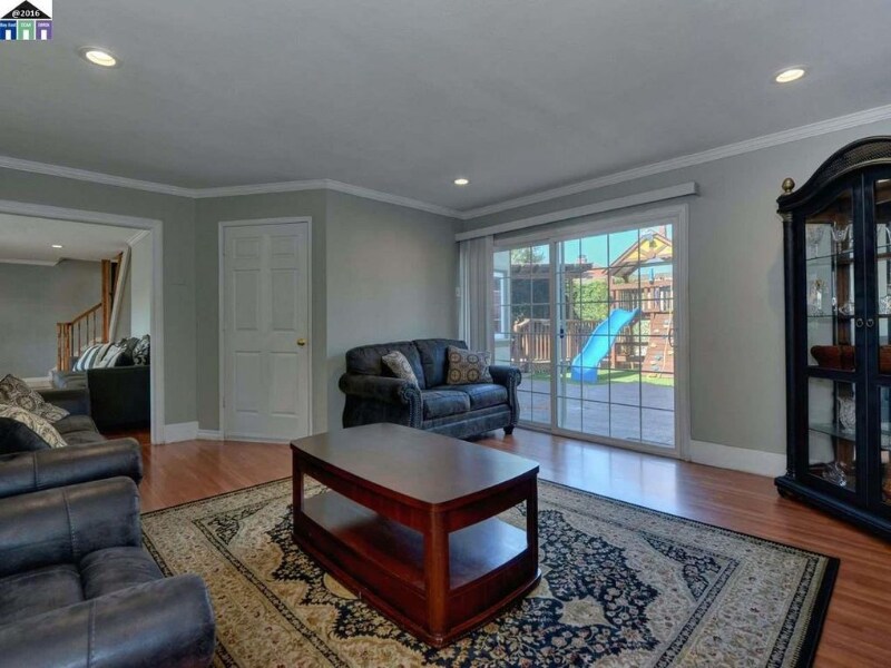 Building Photo - 3813 Lake Ontario Dr