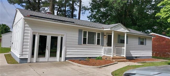 Building Photo - 216 Lindsey Ave