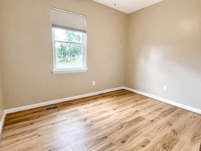 Building Photo - 247 Brookside Ct