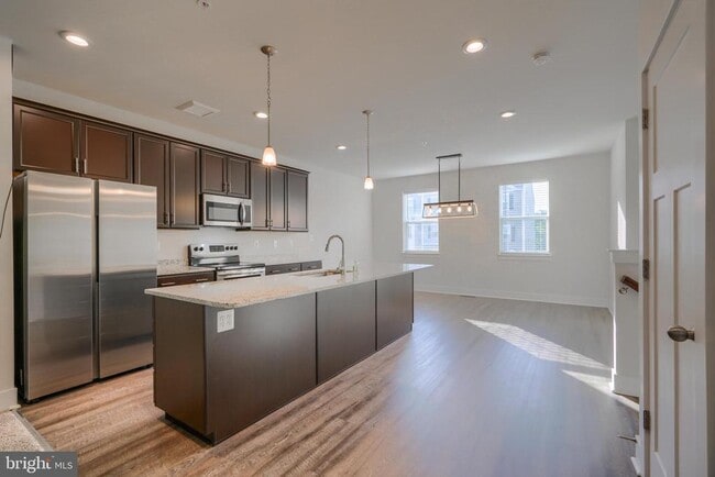 Building Photo - 617 Snapdragon Ct