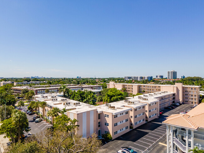 Building Photo - Leisure Gardens