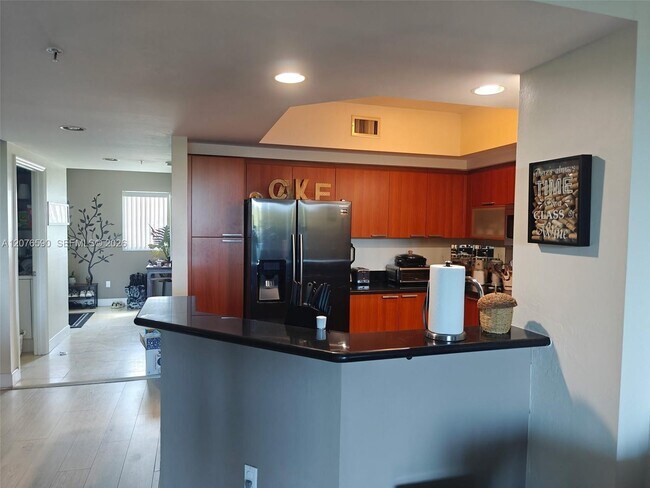 Building Photo - 15051 Royal Oaks Ln