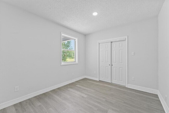 Building Photo - 1615 Hiller St
