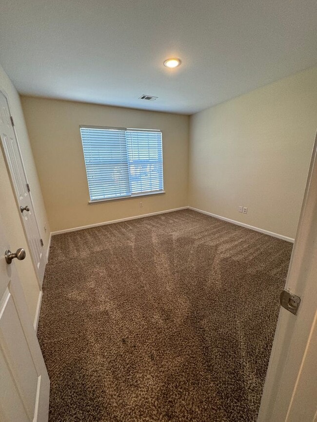 Building Photo - 32 Amber Dr