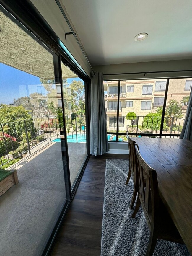 Building Photo - Huge 2 Bedroom 2 Bath Available For Immedi...