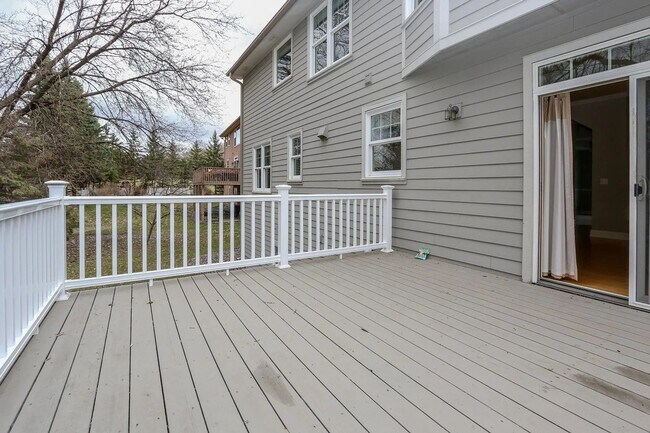Building Photo - Rare 4 bed singe family super nice luxurio...