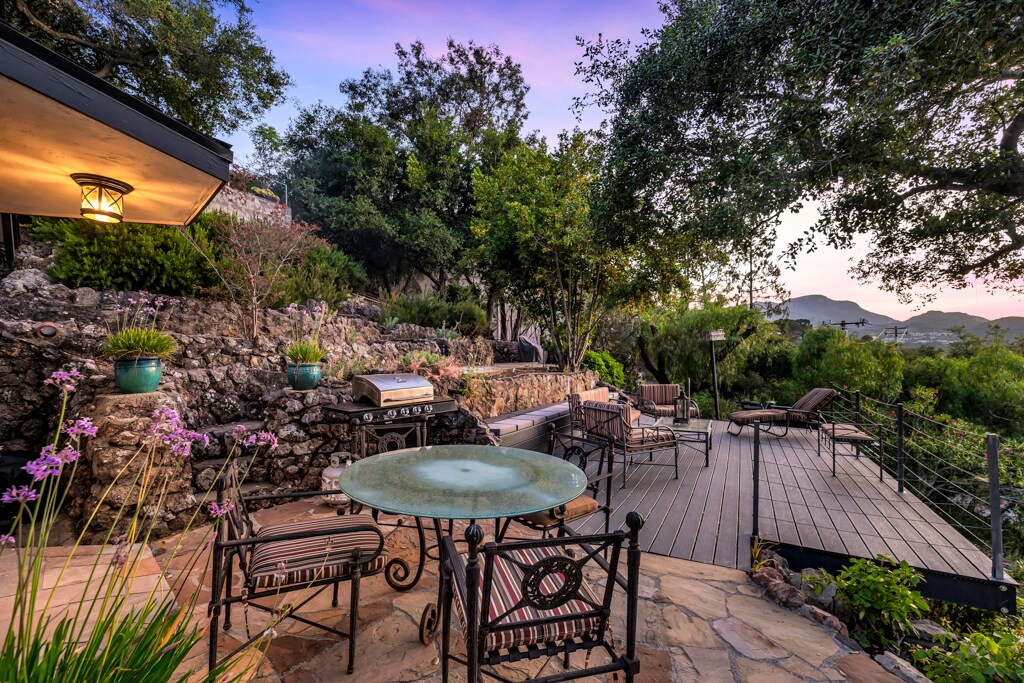 Building Photo - 314 Upper Lake Rd