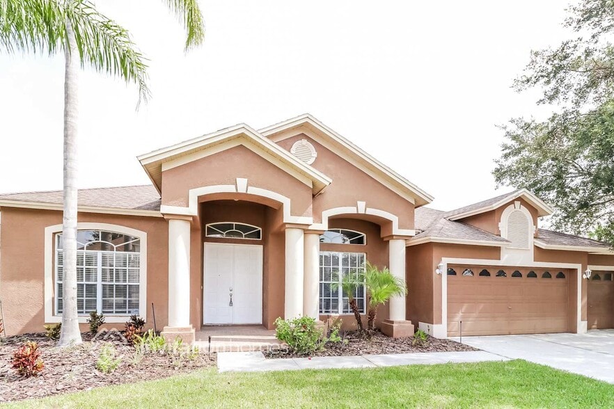 Primary Photo - 10130 Queens Park Dr