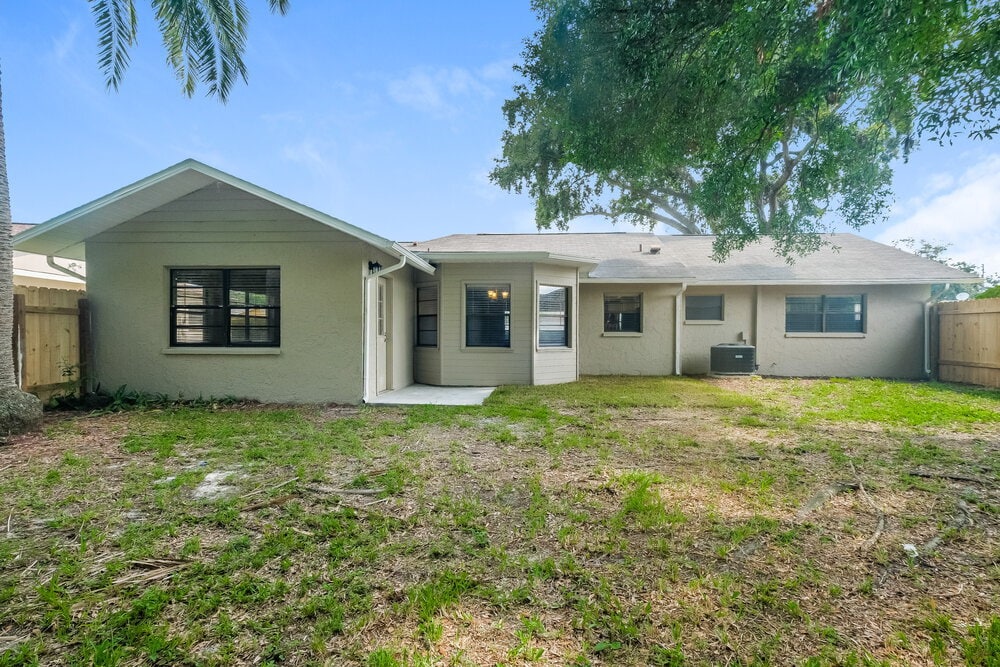 Building Photo - 7746 Deer Foot Dr