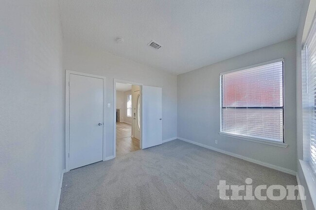 Building Photo - 1121 Cypress Ln