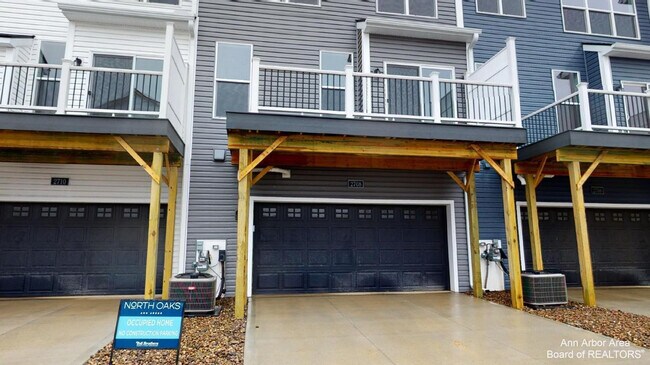 Building Photo - 2708 S Spurway Dr