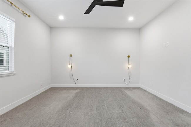 Building Photo - 2204 Lou Ellen Ln