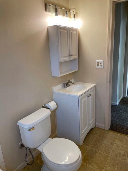 Building Photo - 318 Russell St