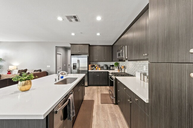Building Photo - Love your life at Escaya in Chula Vista! 4Bed/2.5Ba attached garage home for rent