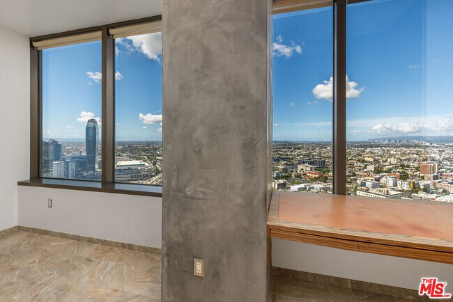 Building Photo - 1100 Wilshire Blvd