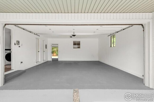 Building Photo - 2025 Grape Ave