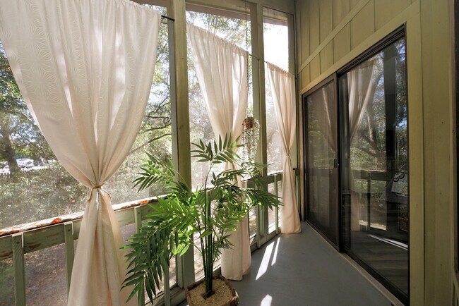 Building Photo - 55 Bay Dr